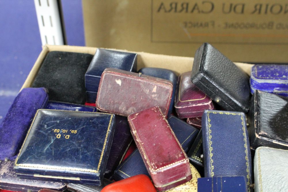 A large quantity of assorted jewellery boxes.